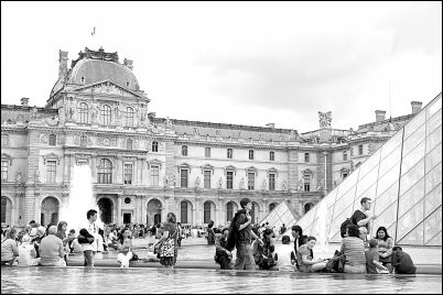 法国当代艺术作品在巴黎凡尔赛宫展出